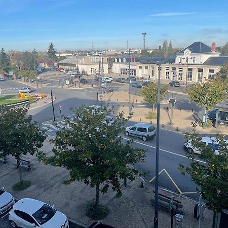 T2 4 pers face gare SNCF Appart Hotel le Cygne 6 Bourges Esterno foto